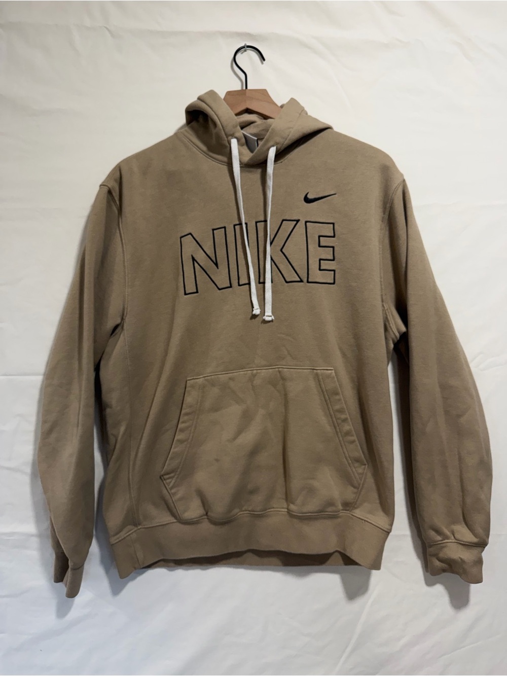 Nike Men’s Medium Tan Khaki Pullover Hoodie Spellout Swoosh